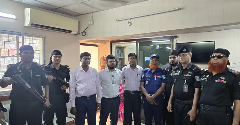 ডায়াগনস্টিক সেন্টারে অভিযান